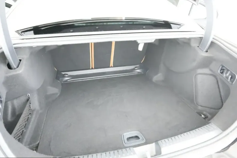 Mercedes-Benz E 220 (Clasa E) din 2025 cu 40.541 km - oferta MER237874 - foto 22