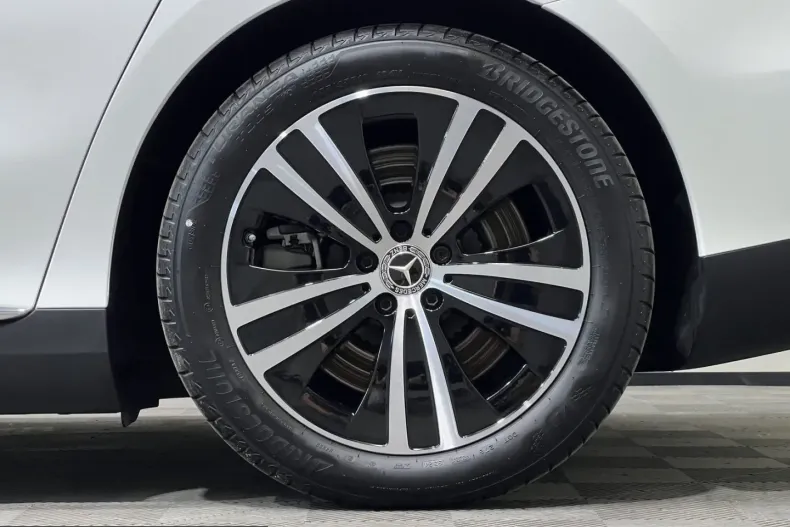 Mercedes-Benz EQE (Clasa E) din 2025 cu 19.252 km - oferta MER237876 - foto 18