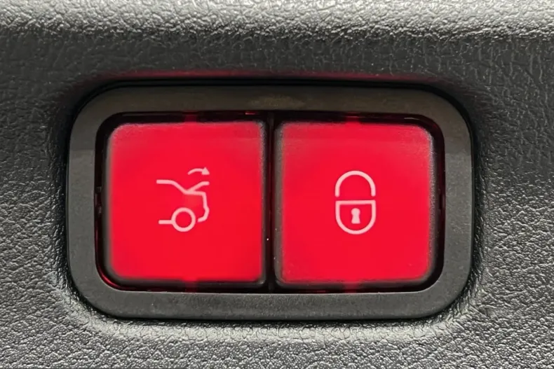 Mercedes-Benz EQE (Clasa E) din 2025 cu 19.252 km - oferta MER237876 - foto 22