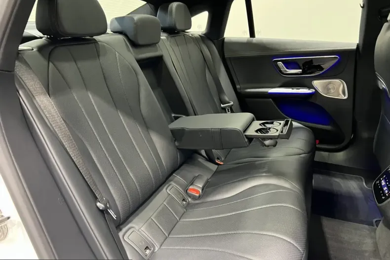 Mercedes-Benz EQE (Clasa E) din 2025 cu 19.252 km - oferta MER237876 - foto 27