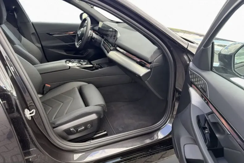 BMW 550 (Seria 5) din 2025 cu 12.563 km - oferta BMW237888 - foto 7