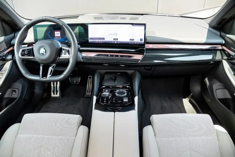 BMW 550 (Seria 5) din 2024 cu 14.932 km - oferta BMW237889 - foto 5