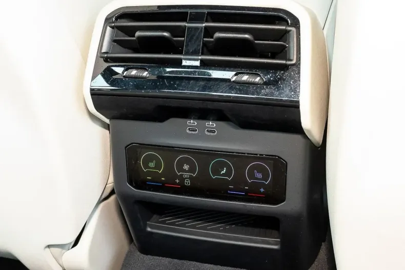 BMW 550 (Seria 5) din 2024 cu 14.932 km - oferta BMW237889 - foto 17