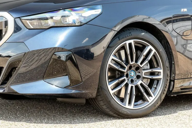 BMW 550 (Seria 5) din 2024 cu 14.932 km - oferta BMW237889 - foto 19
