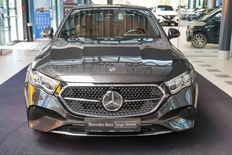 Mercedes-Benz E 220 (Clasa E) din 2025 cu 14.220 km - oferta MER237898 - foto 1