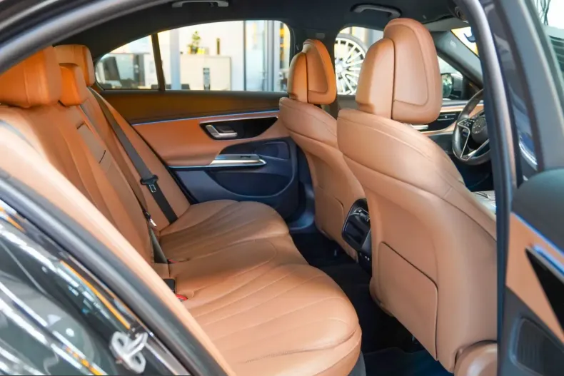 Mercedes-Benz E 220 (Clasa E) din 2025 cu 14.220 km - oferta MER237898 - foto 12