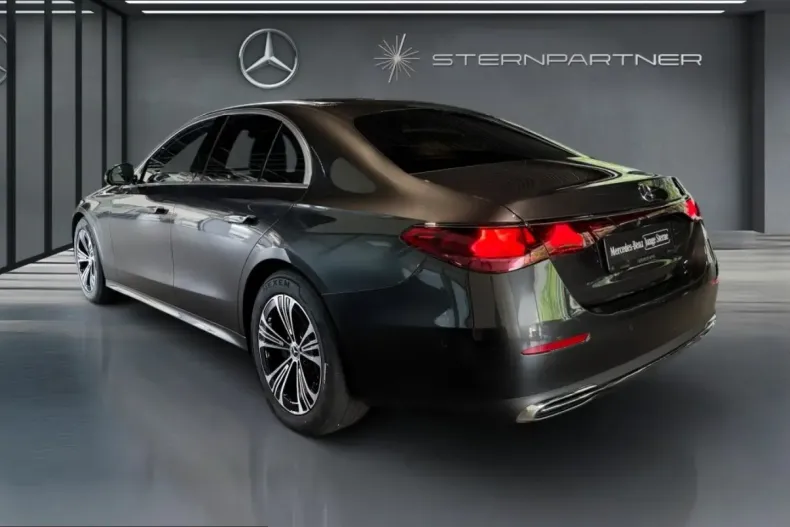 Mercedes-Benz E 220 (Clasa E) din 2025 cu 19.997 km - oferta MER237905 - foto 4