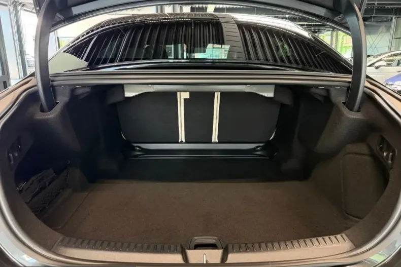Mercedes-Benz E 220 (Clasa E) din 2025 cu 19.997 km - oferta MER237905 - foto 11