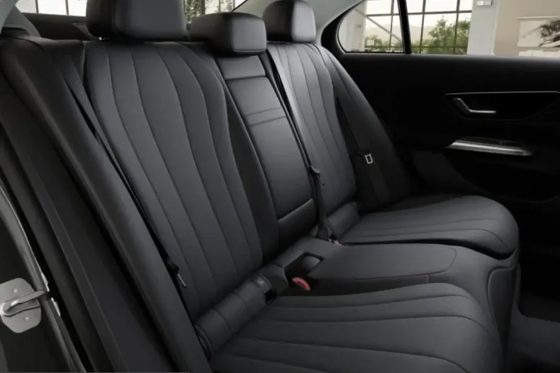 Mercedes-Benz E 200 (Clasa E) din 2025 cu 6.796 km - oferta MER237908 - foto 9