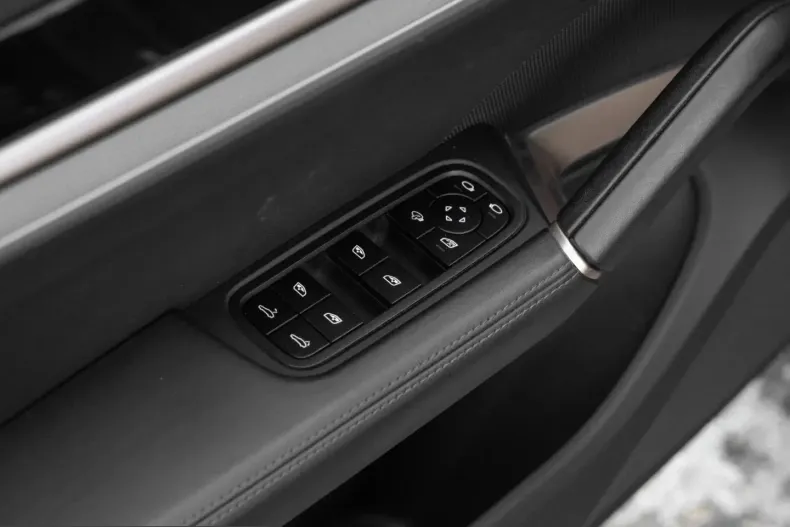 Porsche Cayenne din 2023 cu 39.500 km - oferta POR237930 - foto 21