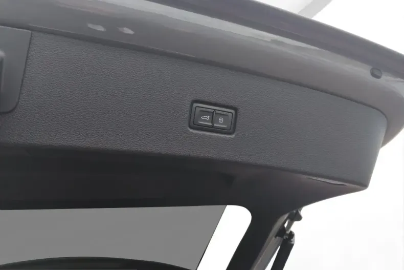 Audi SQ8 din 2023 cu 45.750 km - oferta AUD237960 - foto 4