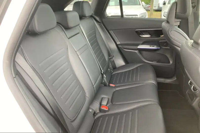 Mercedes-Benz GLC 200 (Clasa GLC) din 2025 cu 14.700 km - oferta MER237965 - foto 16