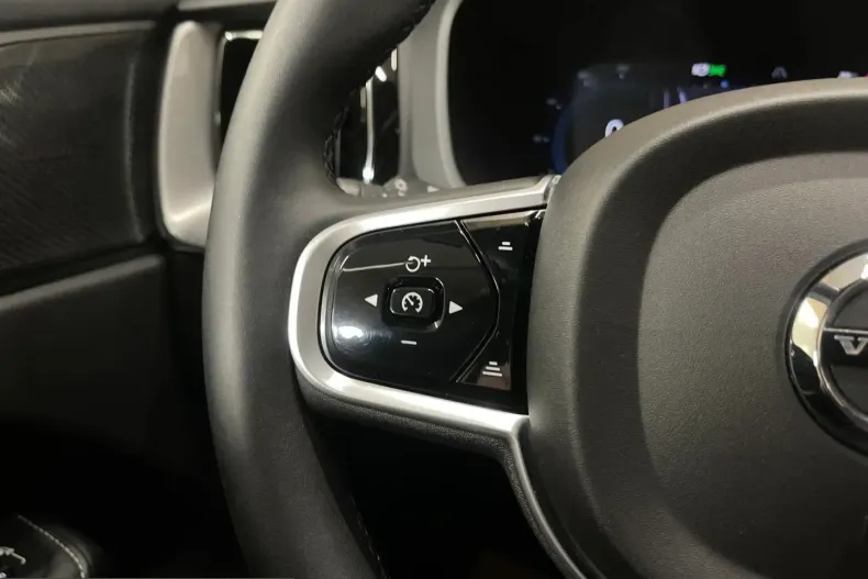 Volvo XC60 din 2021 cu 81.450 km - oferta VOL237968 - foto 24