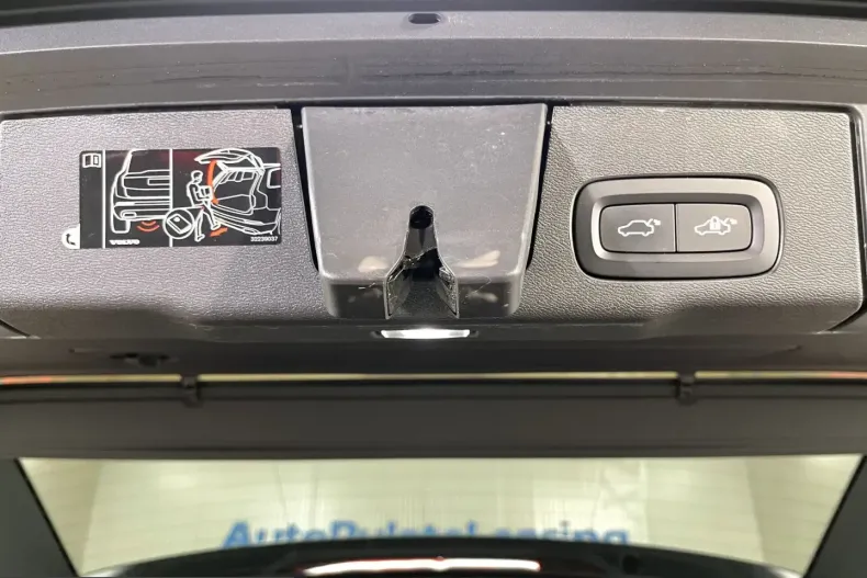 Volvo XC60 din 2021 cu 102.890 km - oferta VOL237969 - foto 24