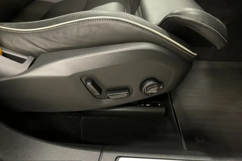 Volvo XC60 din 2021 cu 102.890 km - oferta VOL237969 - foto 25