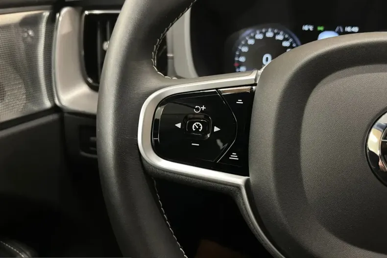 Volvo XC60 din 2021 cu 102.890 km - oferta VOL237969 - foto 29