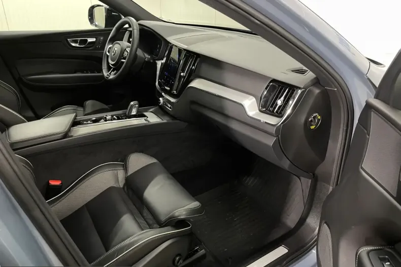 Volvo XC60 din 2022 cu 44.621 km - oferta VOL237972 - foto 9