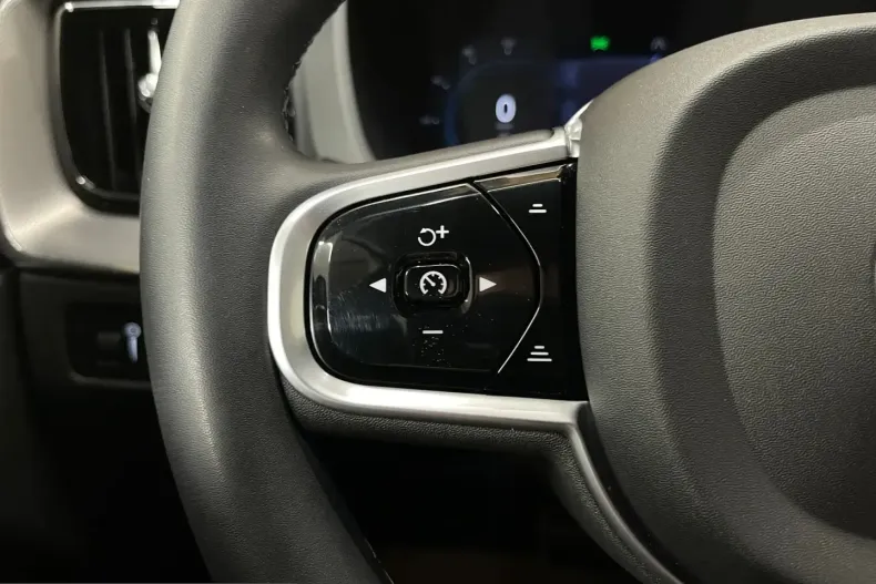 Volvo XC60 din 2022 cu 44.621 km - oferta VOL237972 - foto 25