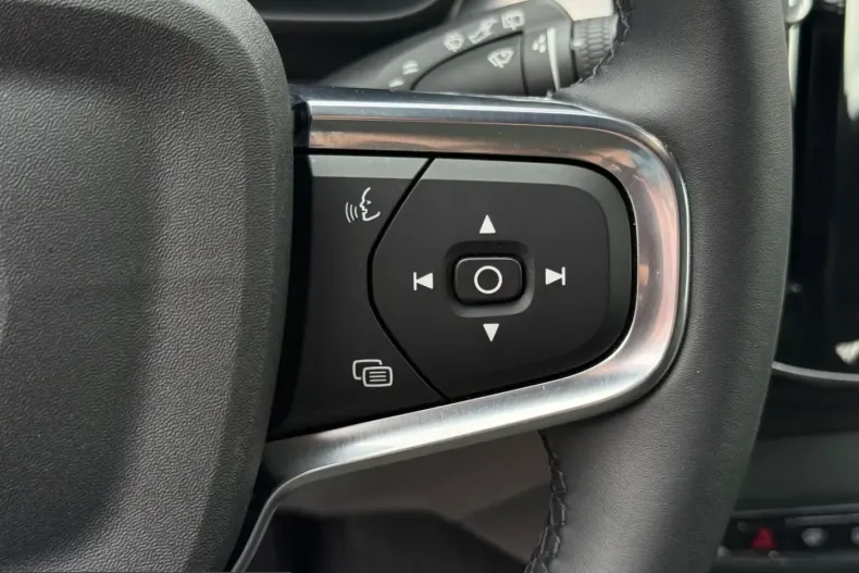 Volvo XC40 din 2023 cu 49.104 km - oferta VOL238012 - foto 12