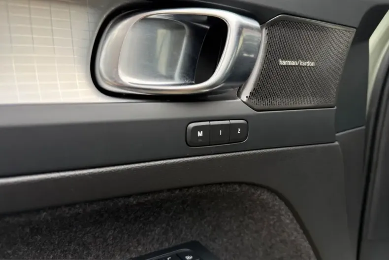 Volvo XC40 din 2023 cu 49.104 km - oferta VOL238012 - foto 13
