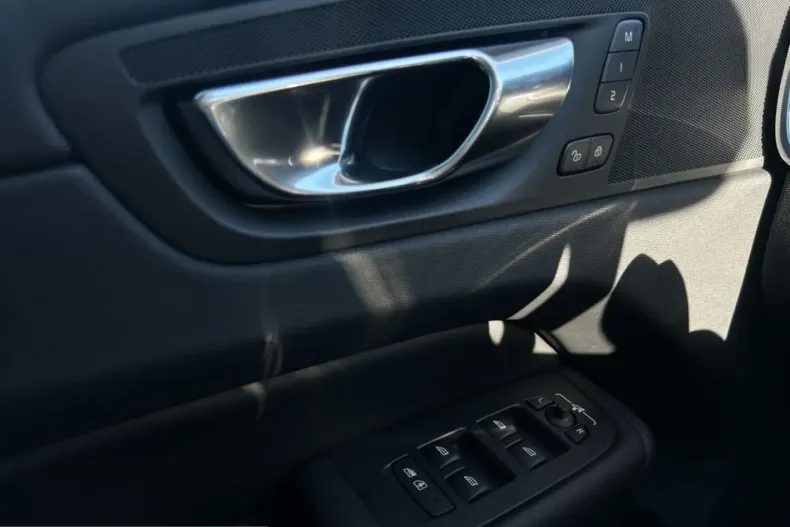 Volvo XC60 din 2024 cu 29.900 km - oferta VOL238017 - foto 12