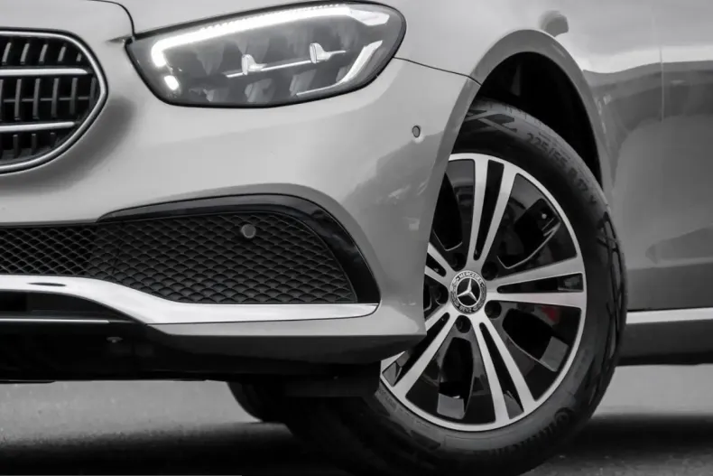Mercedes-Benz E 220 (Clasa E) din 2022 cu 79.664 km - oferta MER238037 - foto 2