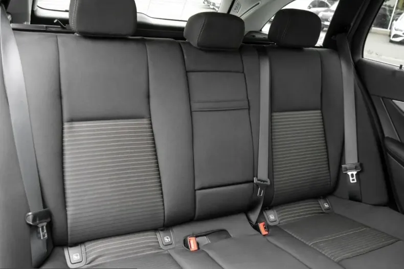 Mercedes-Benz E 220 (Clasa E) din 2022 cu 79.664 km - oferta MER238037 - foto 5