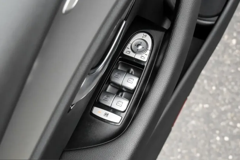 Mercedes-Benz E 220 (Clasa E) din 2022 cu 79.664 km - oferta MER238037 - foto 13