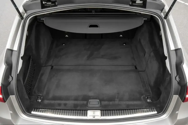 Mercedes-Benz E 220 (Clasa E) din 2022 cu 79.664 km - oferta MER238037 - foto 14
