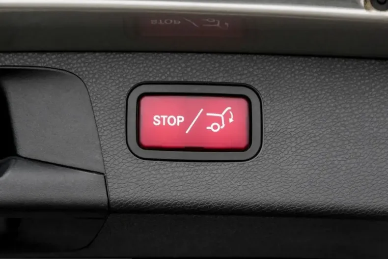 Mercedes-Benz E 220 (Clasa E) din 2022 cu 79.664 km - oferta MER238037 - foto 15