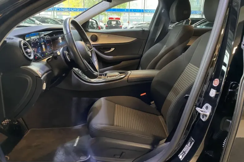 Mercedes-Benz E 220 (Clasa E) din 2022 cu 82.488 km - oferta MER238039 - foto 9