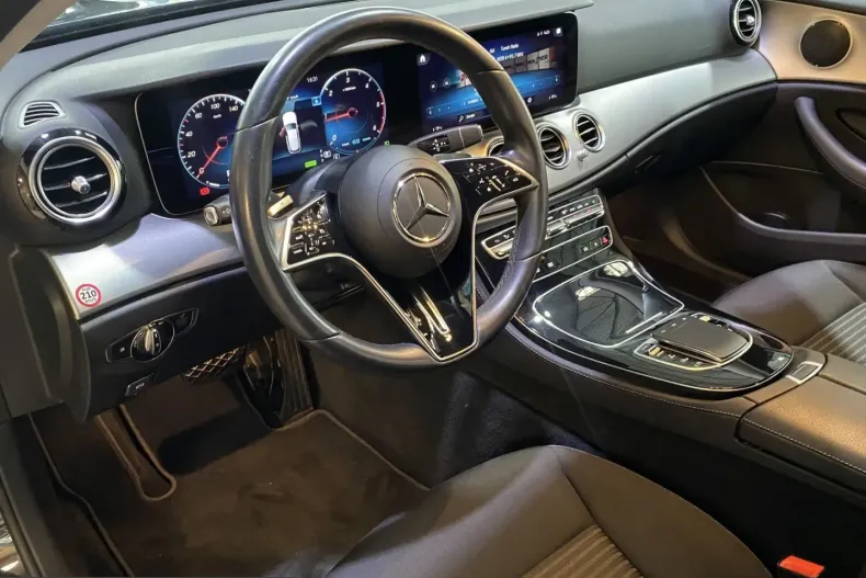 Mercedes-Benz E 220 (Clasa E) din 2022 cu 82.488 km - oferta MER238039 - foto 12