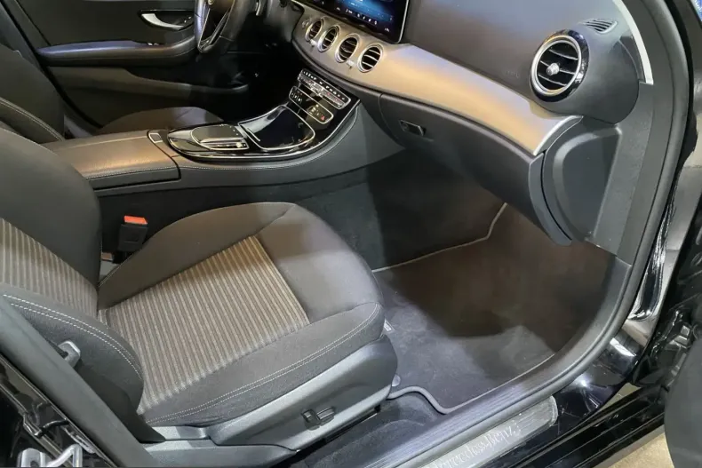 Mercedes-Benz E 220 (Clasa E) din 2022 cu 82.488 km - oferta MER238039 - foto 17