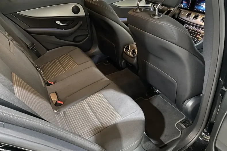 Mercedes-Benz E 220 (Clasa E) din 2022 cu 82.488 km - oferta MER238039 - foto 20
