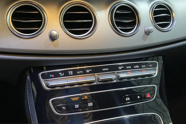 Mercedes-Benz E 220 (Clasa E) din 2022 cu 82.488 km - oferta MER238039 - foto 25