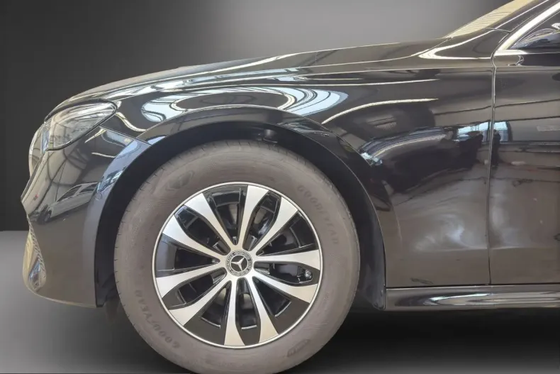 Mercedes-Benz E 220 (Clasa E) din 2024 cu 24.100 km - oferta MER238040 - foto 4