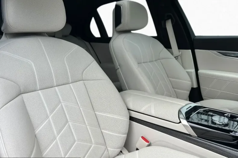 BMW 750 (Seria 7) din 2024 cu 40.490 km - oferta BMW238076 - foto 4