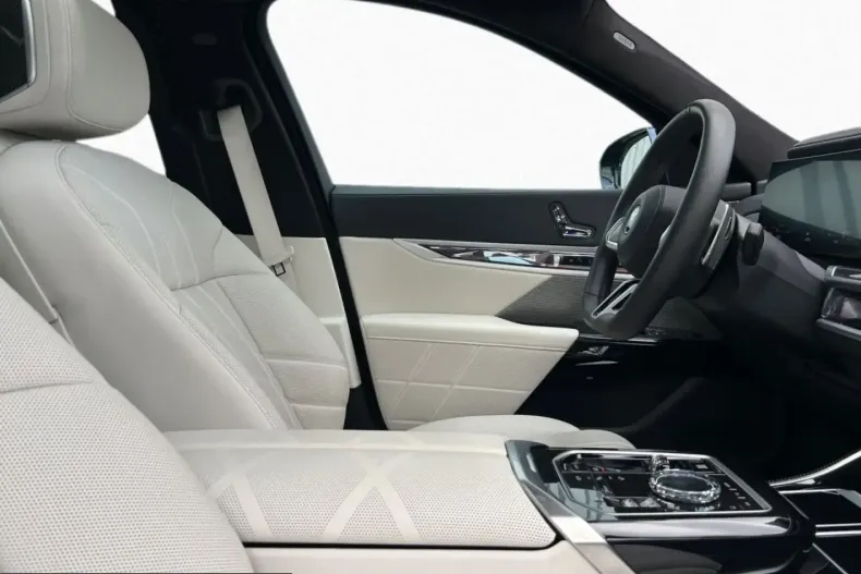 BMW 750 (Seria 7) din 2024 cu 40.490 km - oferta BMW238076 - foto 5