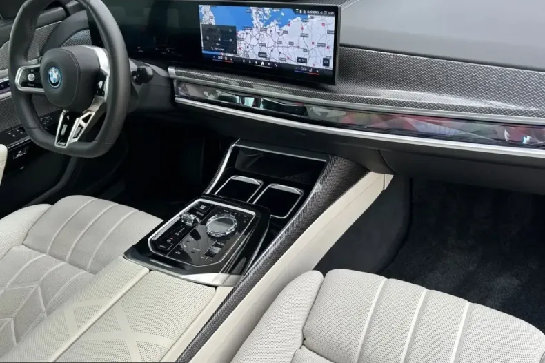 BMW 750 (Seria 7) din 2024 cu 40.490 km - oferta BMW238076 - foto 6