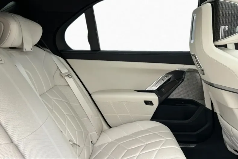 BMW 750 (Seria 7) din 2024 cu 40.490 km - oferta BMW238076 - foto 7