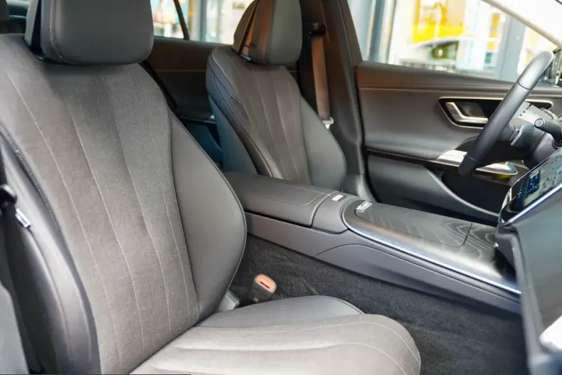 Mercedes-Benz E 300 (Clasa E) din 2024 cu 28.868 km - oferta MER238095 - foto 9