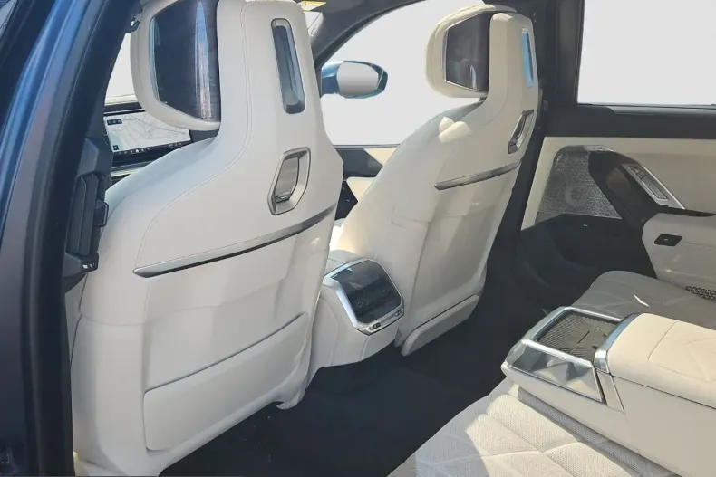 BMW 750 (Seria 7) din 2025 cu 44.600 km - oferta BMW238123 - foto 12