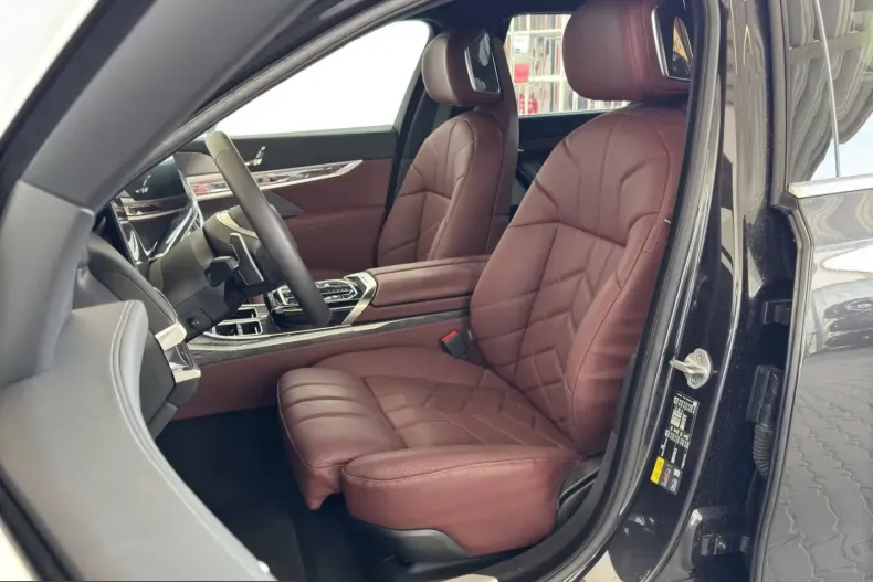 BMW 750 (Seria 7) din 2025 cu 13.713 km - oferta BMW238127 - foto 7