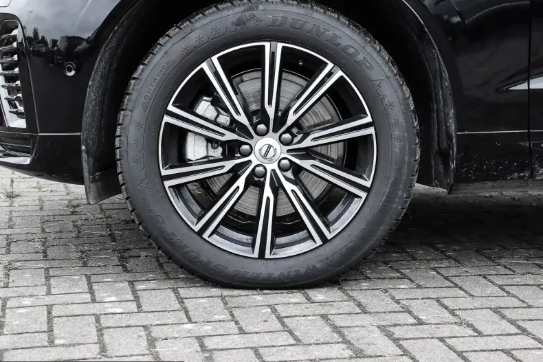 Volvo XC60 din 2024 cu 25.177 km - oferta VOL238160 - foto 3