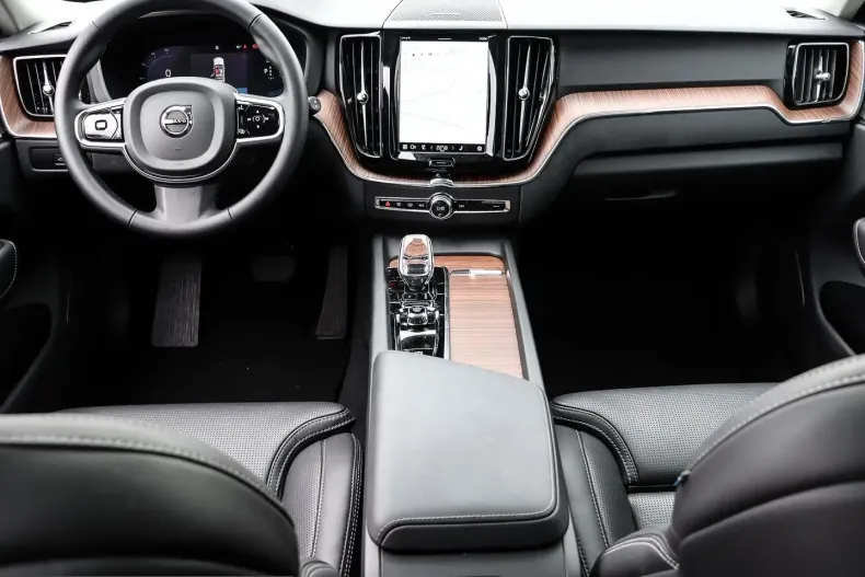 Volvo XC60 din 2024 cu 25.177 km - oferta VOL238160 - foto 5