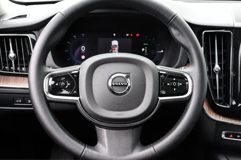 Volvo XC60 din 2024 cu 25.177 km - oferta VOL238160 - foto 6
