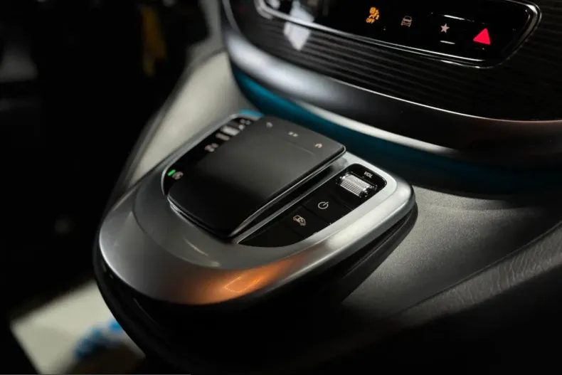 Mercedes-Benz V 300 (Clasa V) din 2024 cu 57.100 km - oferta MER238185 - foto 14