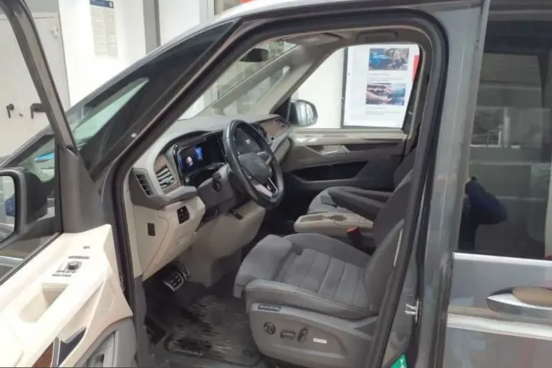Volkswagen T7 Multivan din 2022 cu 66.848 km - oferta VOL238281 - foto 5