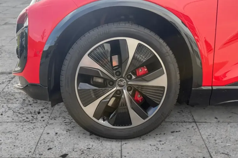 Audi SQ6 din 2025 cu 9.847 km - oferta AUD238350 - foto 7