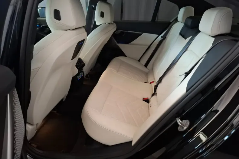 BMW 520 (Seria 5) din 2023 cu 59.230 km - oferta BMW238387 - foto 9